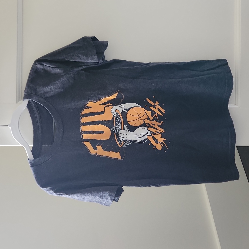 Boys Medium Tennessee Basketball Tshirt